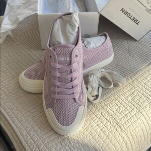 Tretorn Mesh Lack-up Sneakers in Lavender and White, size 8 — new in box!